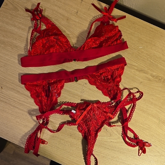 Mapale Larissa Three-Piece Lace Set Heart Cutouts - Picture 1 of 9